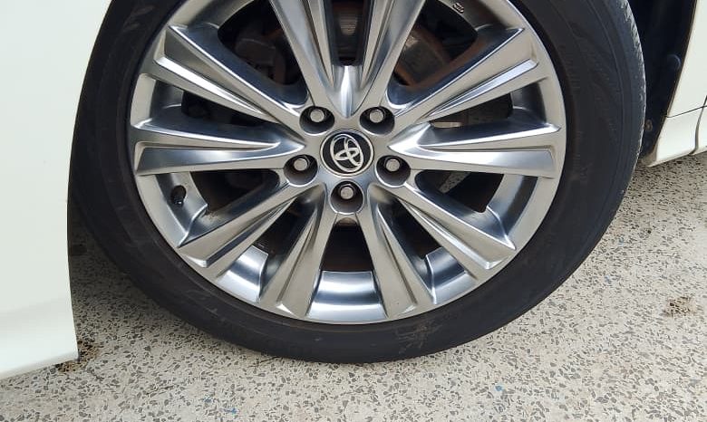 
								Toyota Alphard full									