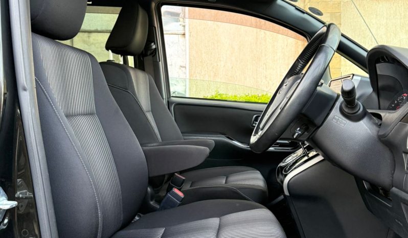 
								Toyota Voxy full									