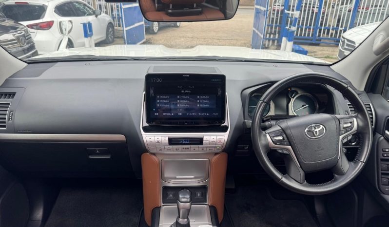 
								Toyota Land Cruiser Prado TXL full									