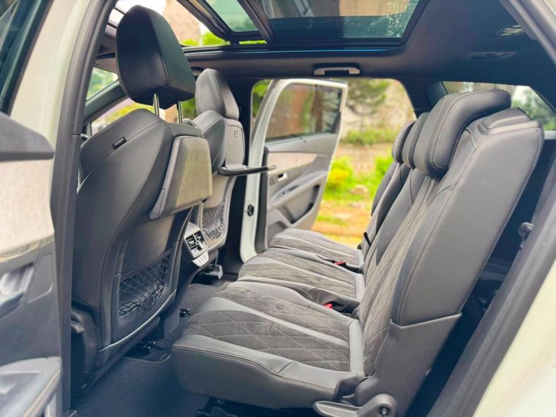 
								Peugeot 5008 GT full									