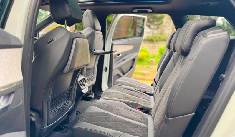 
								Peugeot 5008 GT full									