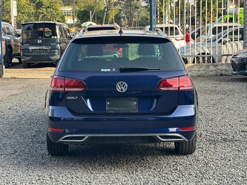 
								Volkswagen Golf full									