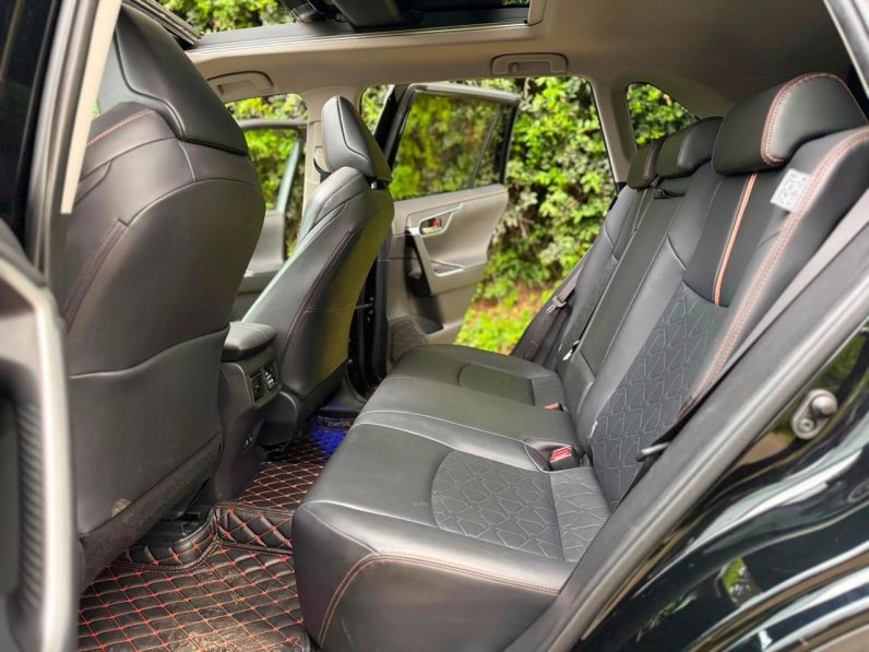 
								Toyota RAV4 full									