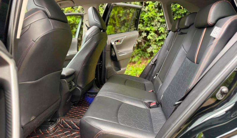 
								Toyota RAV4 full									