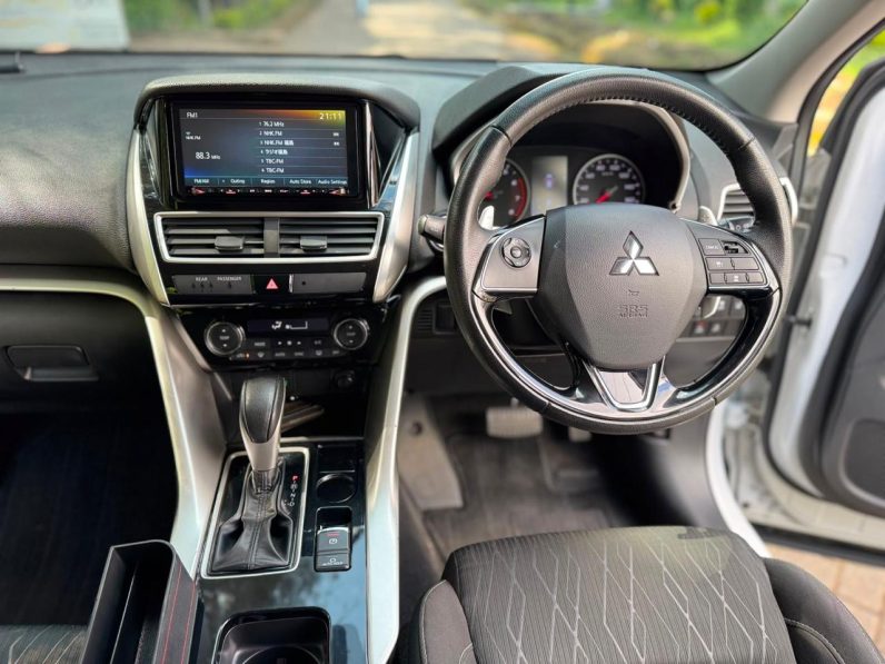 
								Mitsubishi Eclipse Cross full									