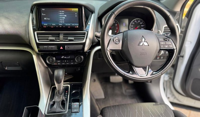 
								Mitsubishi Eclipse Cross full									