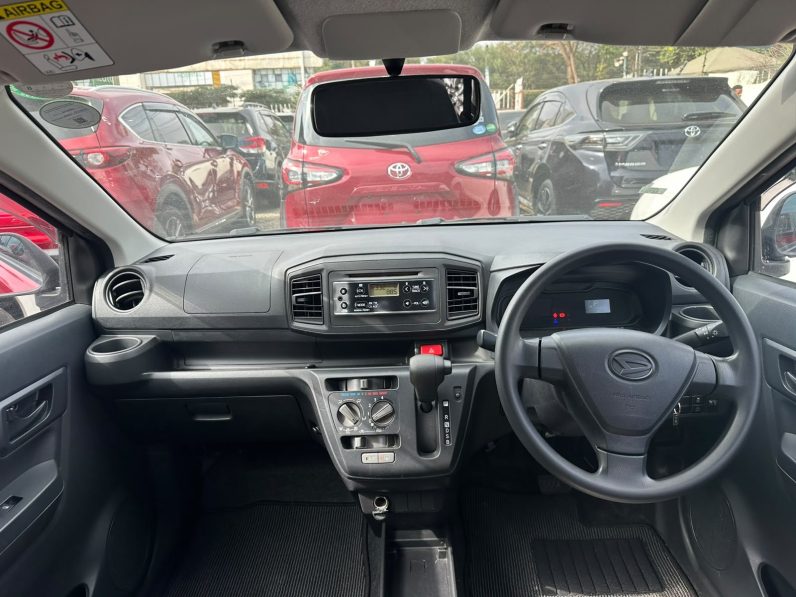 
								Daihatsu Mira E.S full									