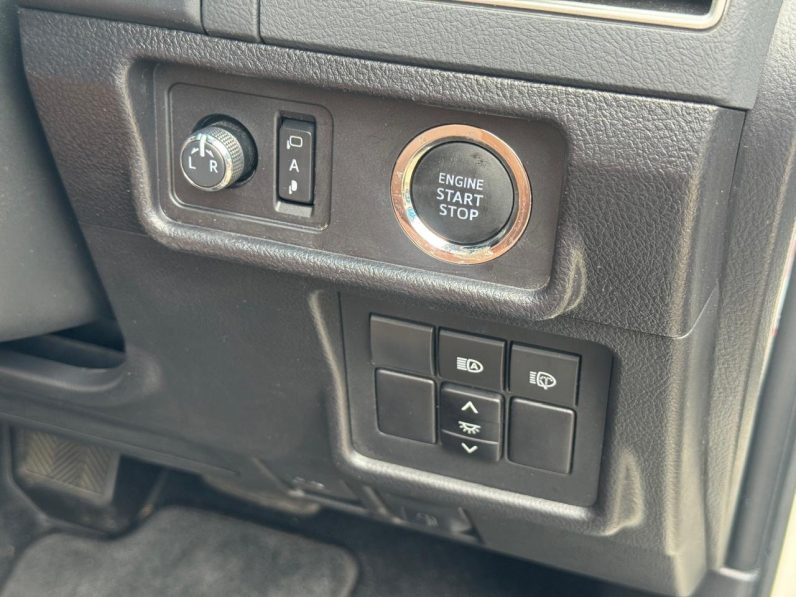 
								Toyota Land Cruiser Prado TXL full									