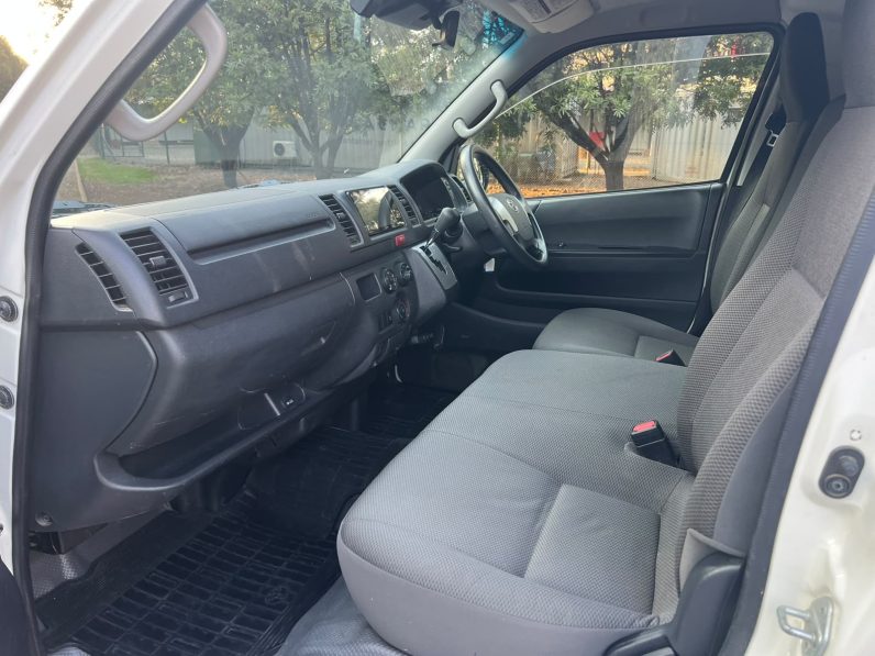 
								Toyota Hiace GL full									