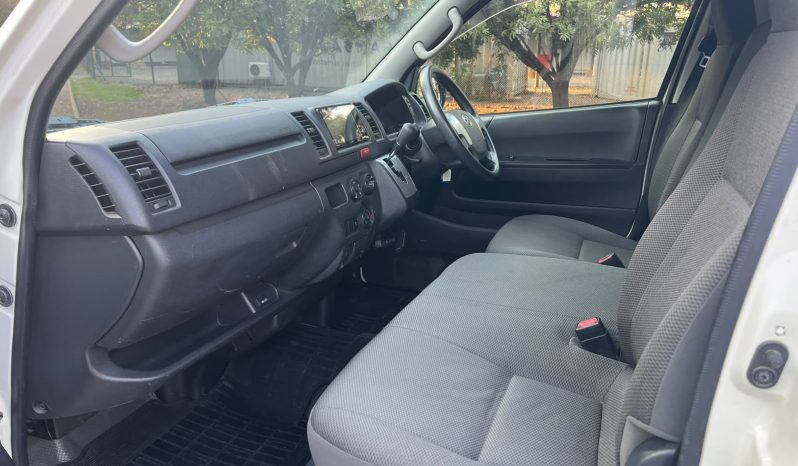 
								Toyota Hiace GL full									