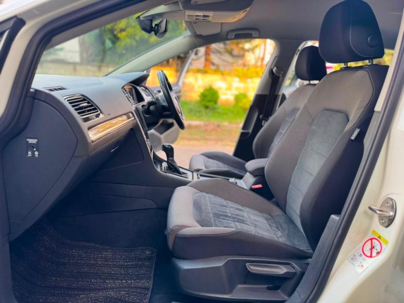 
								Volkswagen Golf full									