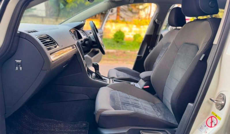 
								Volkswagen Golf full									