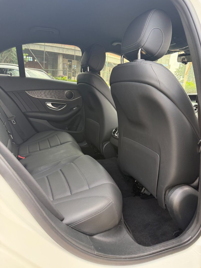 
								Mercedes Benz C200 full									