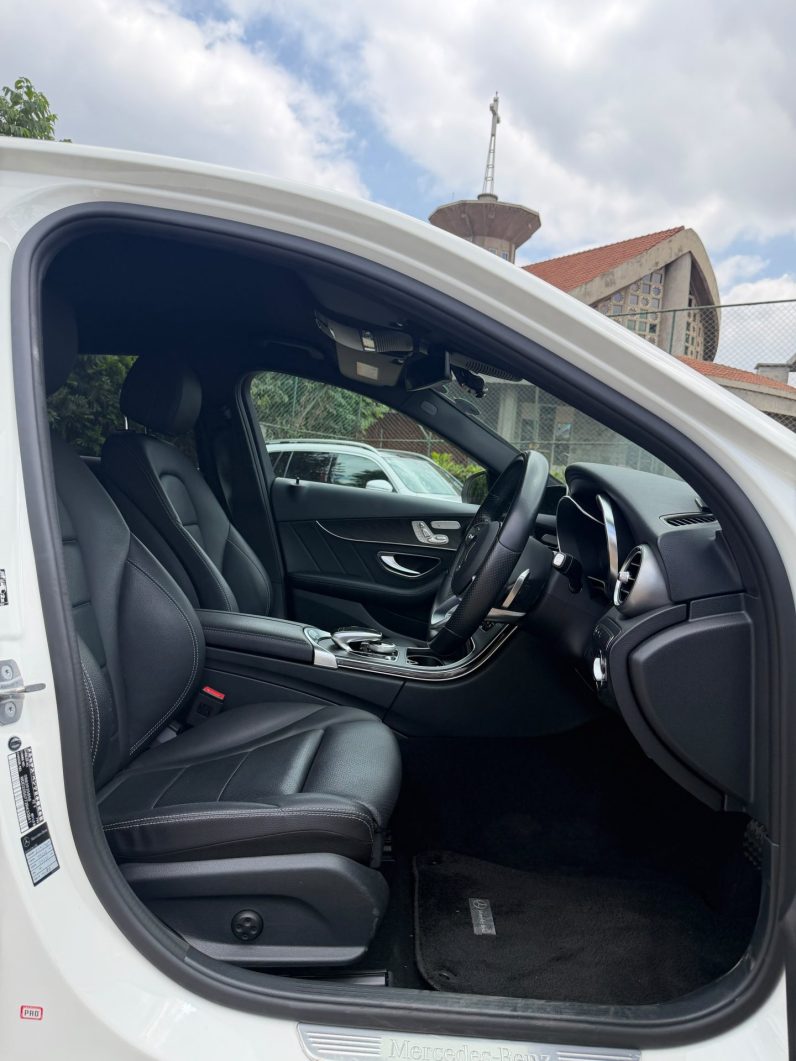 
								Mercedes Benz C200 full									