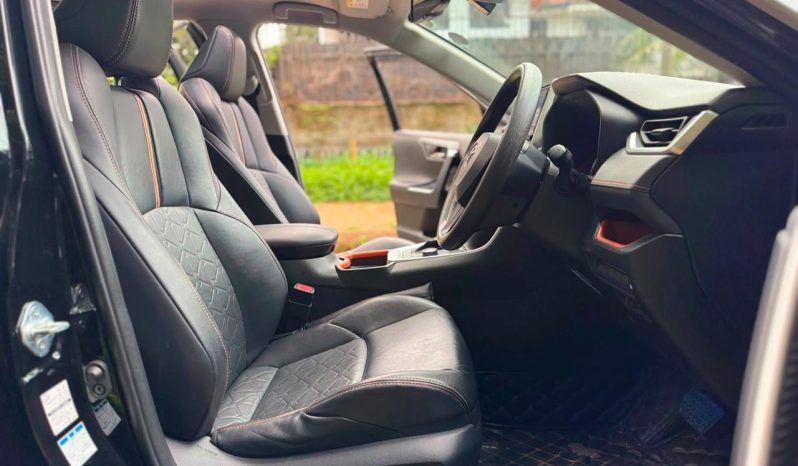 
								Toyota RAV4 full									