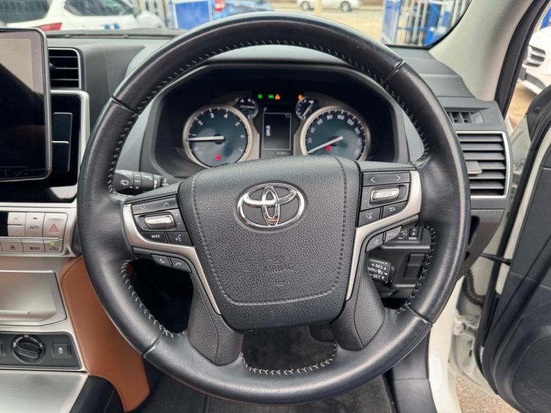 
								Toyota Land Cruiser Prado TXL full									