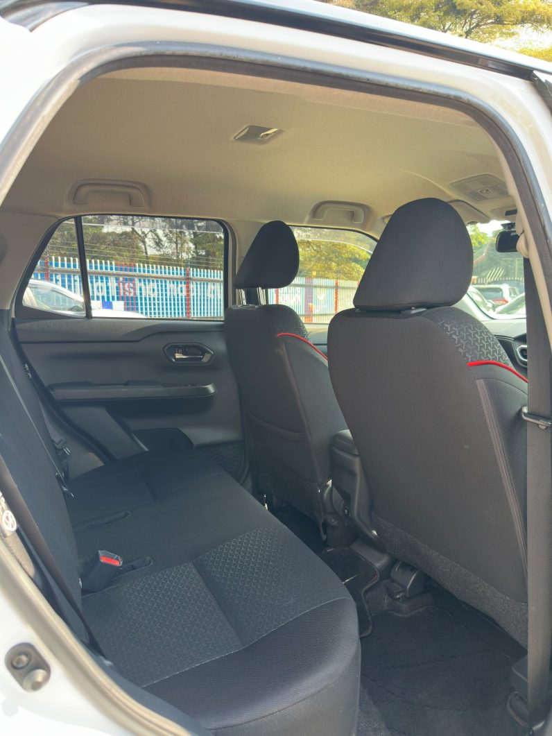
								Toyota Raize full									