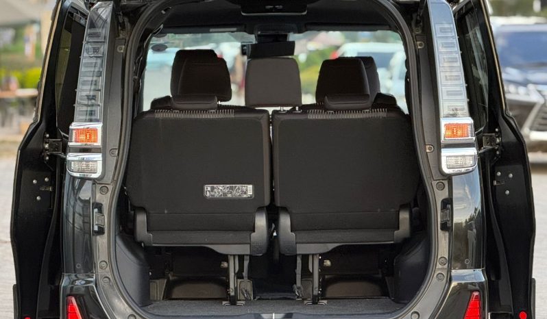 
								Toyota Voxy full									