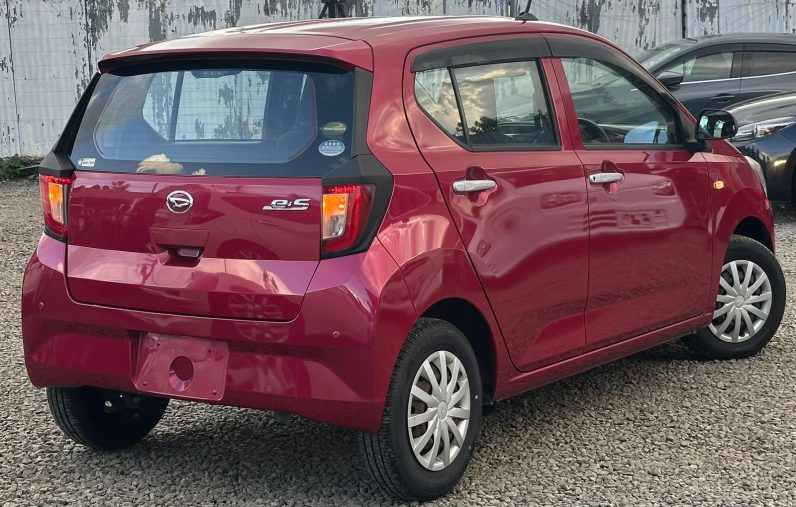 
								Daihatsu Mira E.S full									