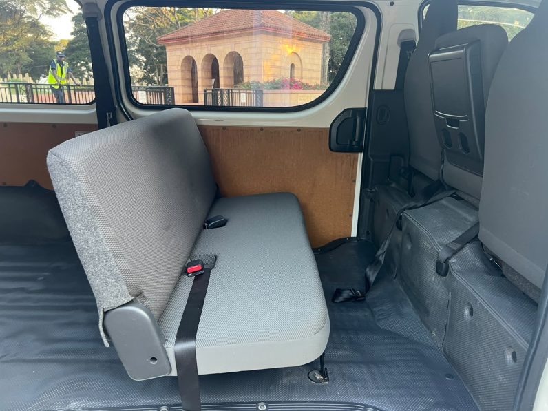 
								Toyota Hiace GL full									