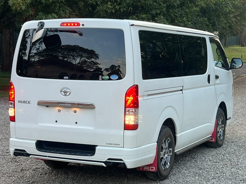 
								Toyota Hiace GL full									