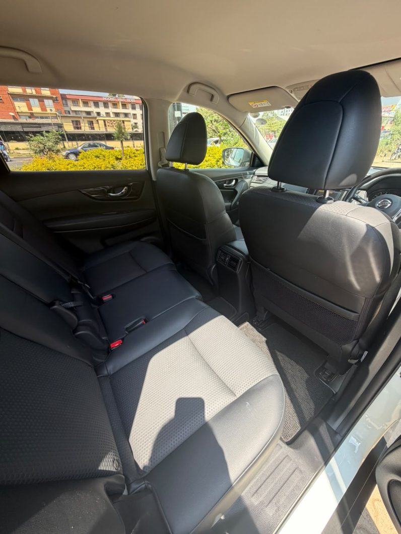 
								Nissan Xtrail full									