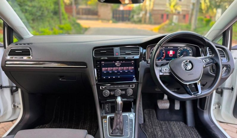 
								Volkswagen Golf full									