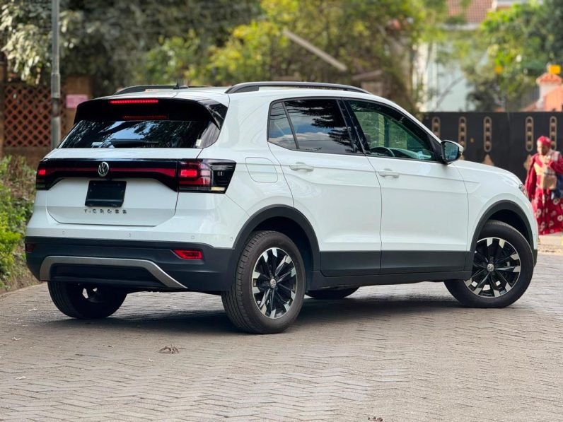 
								Volkswagen T-Cross full									