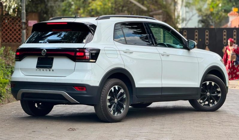 
								Volkswagen T-Cross full									