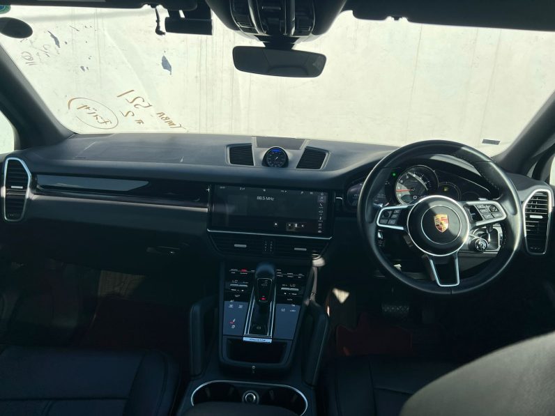 
								Porsche Cayenne full									