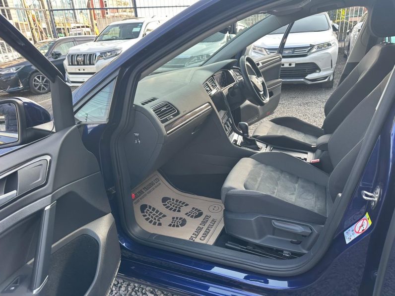 
								Volkswagen Golf full									