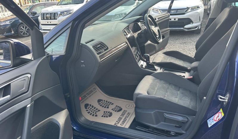 
								Volkswagen Golf full									