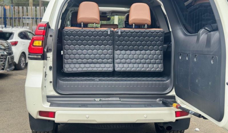 
								Toyota Land Cruiser Prado TXL full									