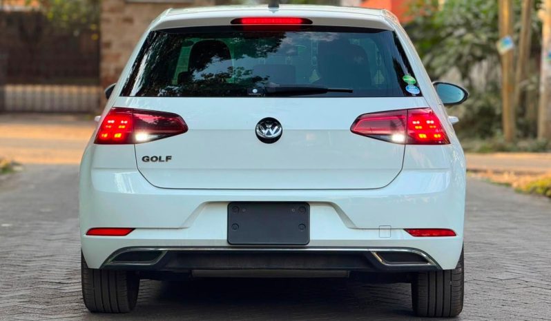 
								Volkswagen Golf full									