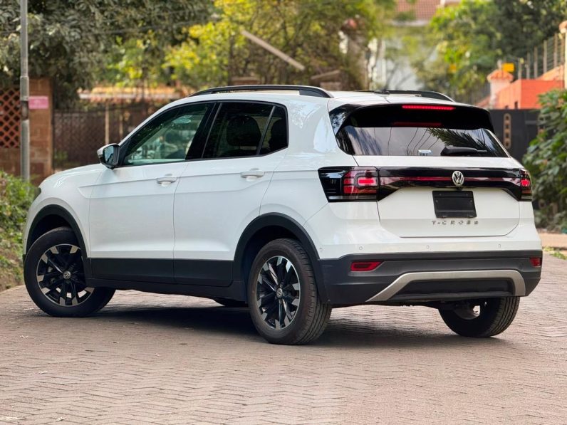 
								Volkswagen T-Cross full									