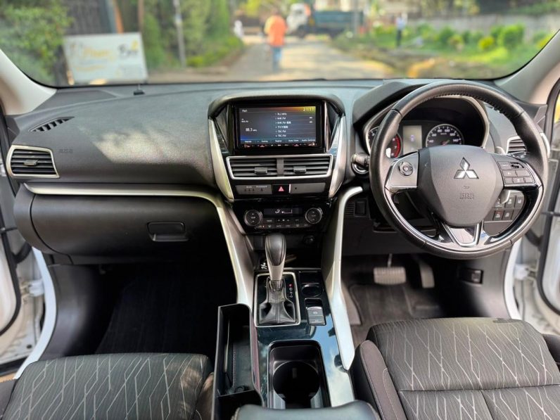 
								Mitsubishi Eclipse Cross full									