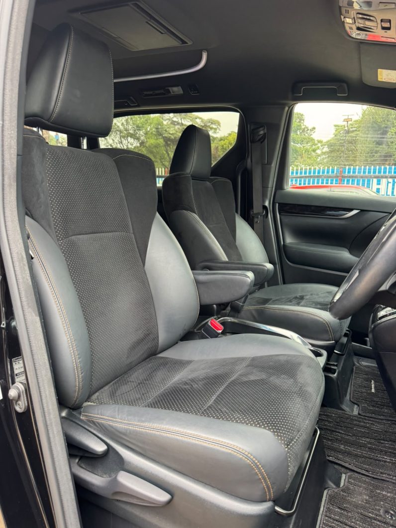 
								Toyota Alphard full									