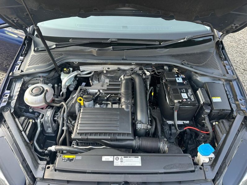 
								Volkswagen Golf full									