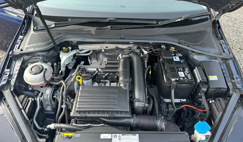 
								Volkswagen Golf full									