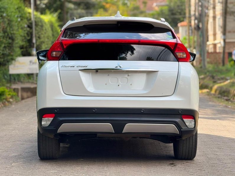 
								Mitsubishi Eclipse Cross full									
