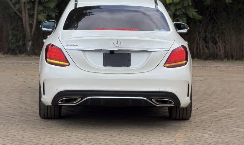 
								Mercedes Benz C200 full									