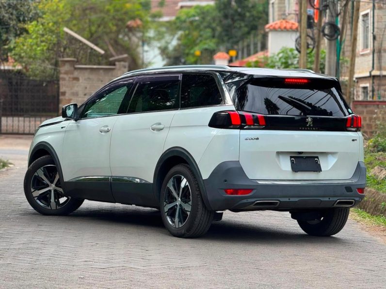 
								Peugeot 5008 GT full									