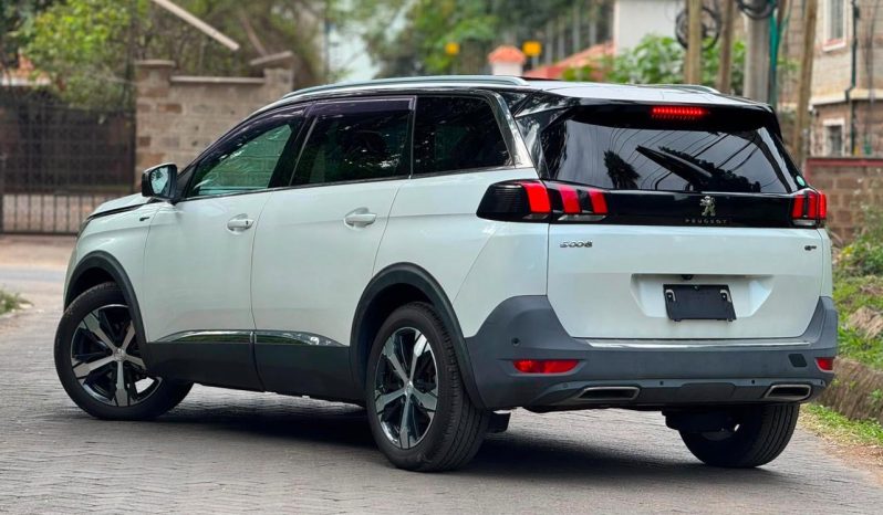 
								Peugeot 5008 GT full									