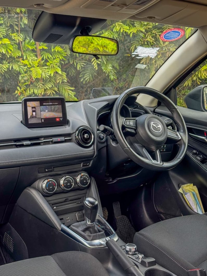 
								Mazda Demio full									