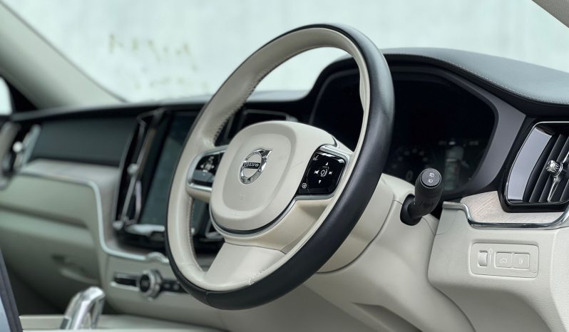 
								Volvo XC60 T8 full									