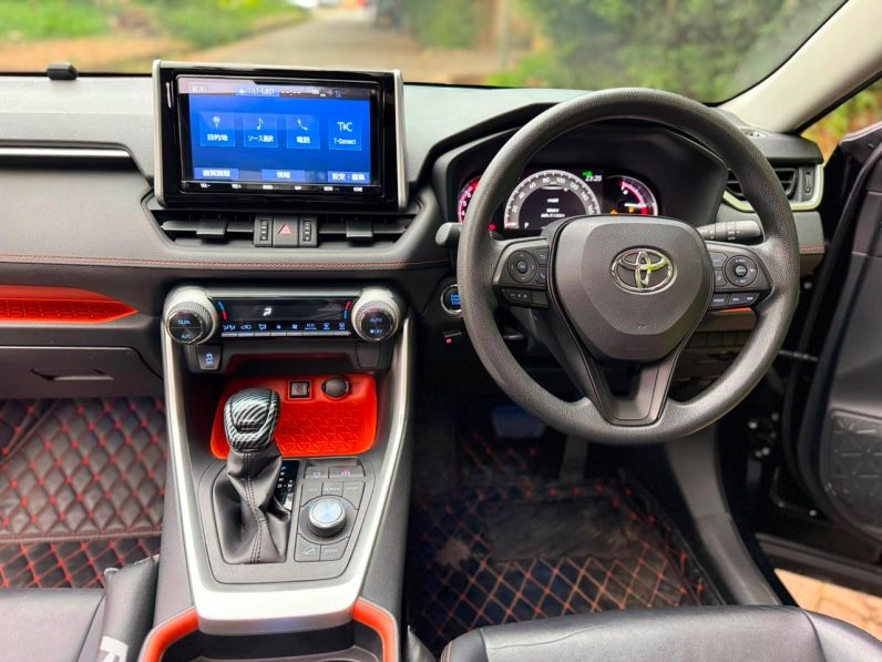 
								Toyota RAV4 full									