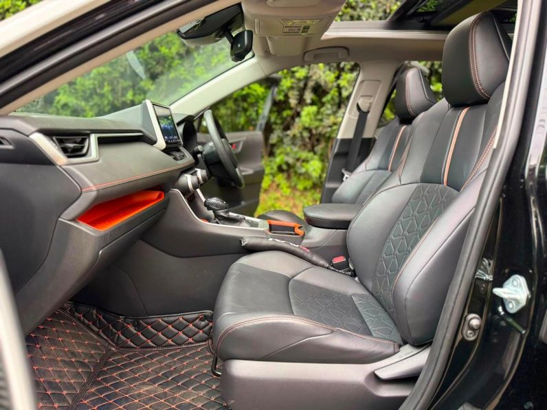 
								Toyota RAV4 full									