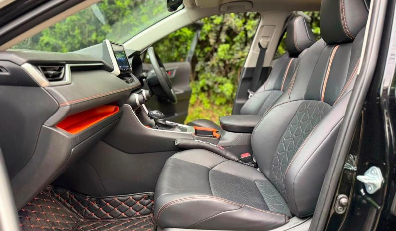 
								Toyota RAV4 full									