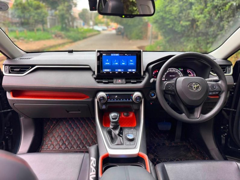 
								Toyota RAV4 full									