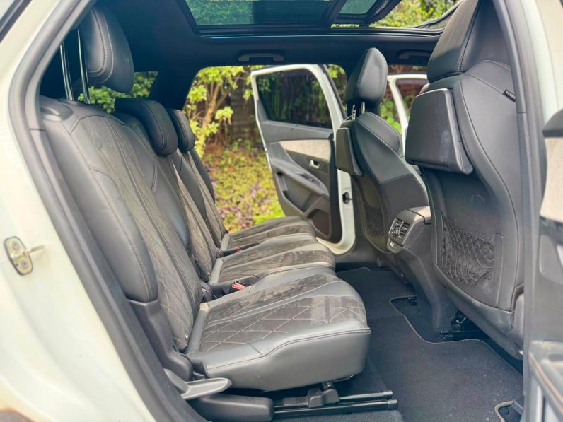 
								Peugeot 5008 GT full									